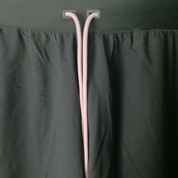 Under armour jogger pants charcoal gray, white and pink details. 💗 Nwot - Picture 6 of 7